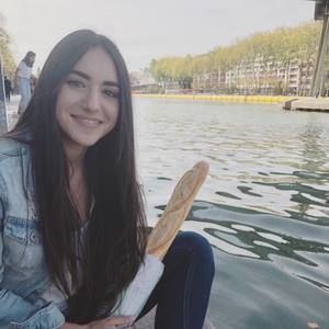 Meet your Posher, Angela